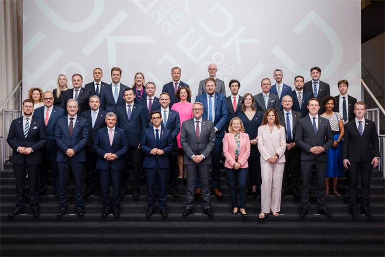 Slika /slike/Vijesti/2022/Family photo  COMPET dt Romek.jpg